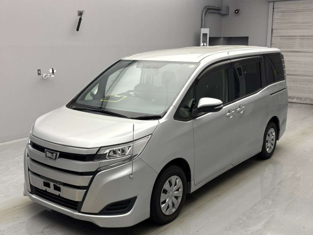 TOYOTA NOAH 2018