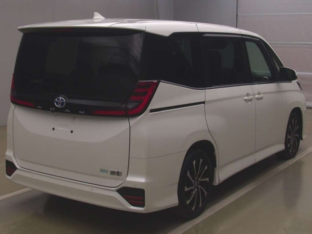 TOYOTA NOAH 2023