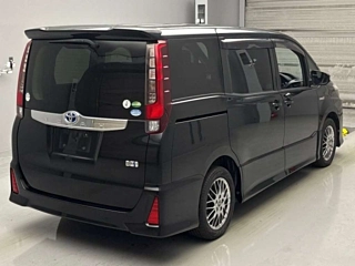 TOYOTA NOAH 2017