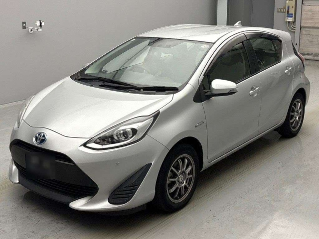 TOYOTA AQUA 2019