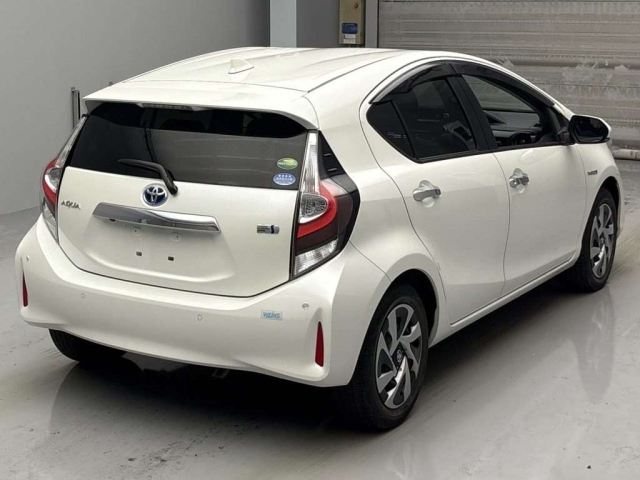 TOYOTA AQUA 2019