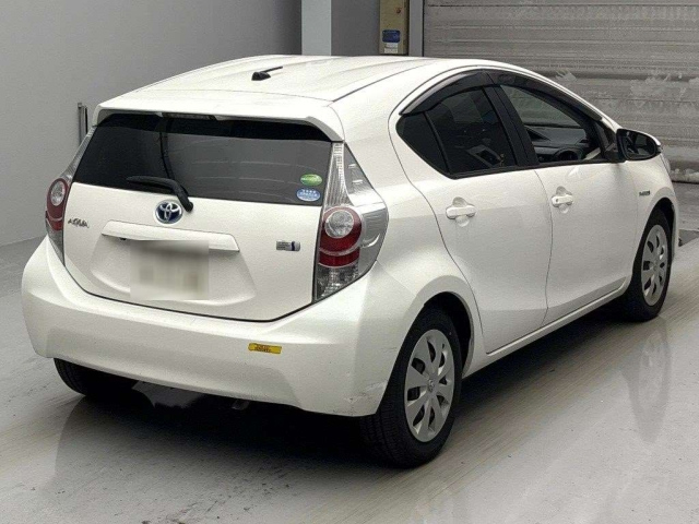 TOYOTA AQUA 2013