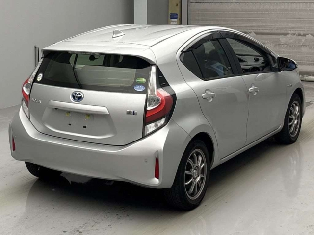 TOYOTA AQUA 2019