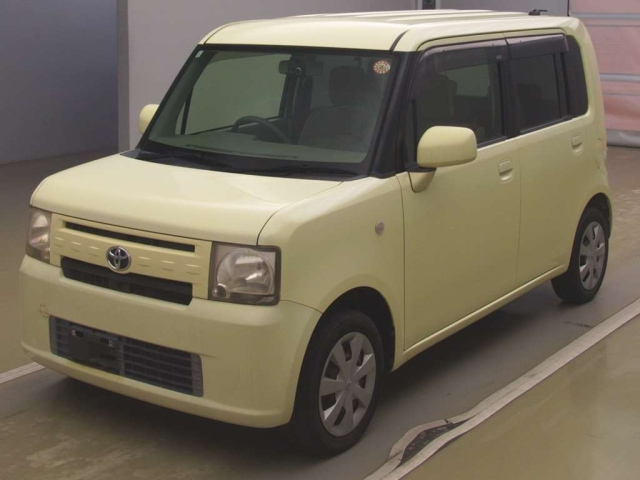 TOYOTA PIXIS SPACE 2013