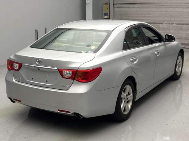 TOYOTA MARK X 2010