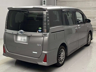 TOYOTA VOXY 2017