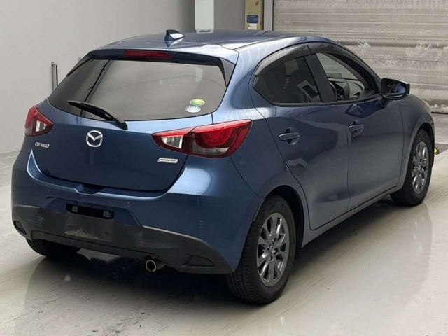 MAZDA DEMIO 2017