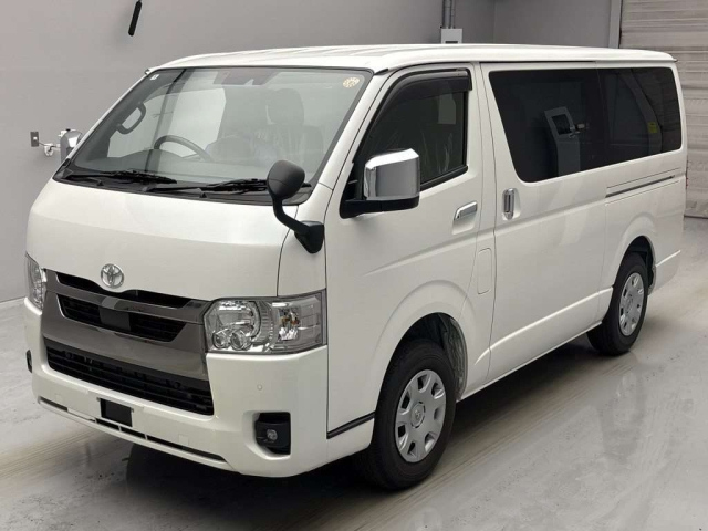 TOYOTA HIACE VAN 2025