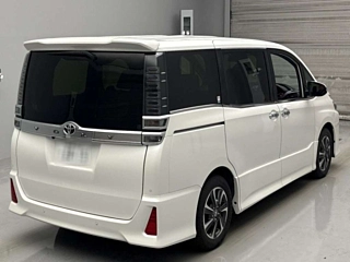 TOYOTA VOXY 2021