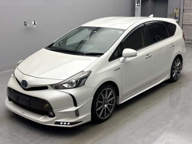 TOYOTA PRIUS ALPHA 2017
