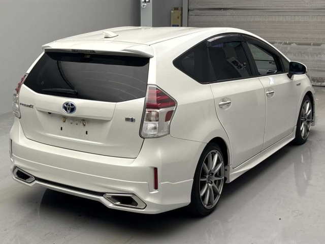 TOYOTA PRIUS ALPHA 2017