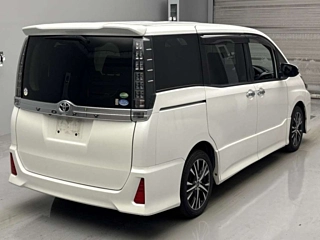 TOYOTA VOXY 2017