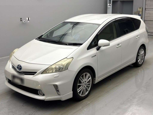 TOYOTA PRIUS ALPHA 2012