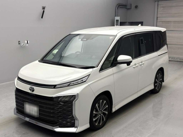 TOYOTA VOXY 2023