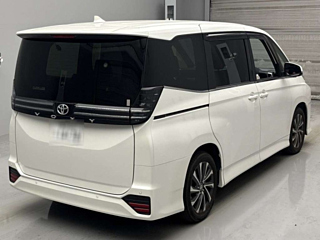 TOYOTA VOXY 2023