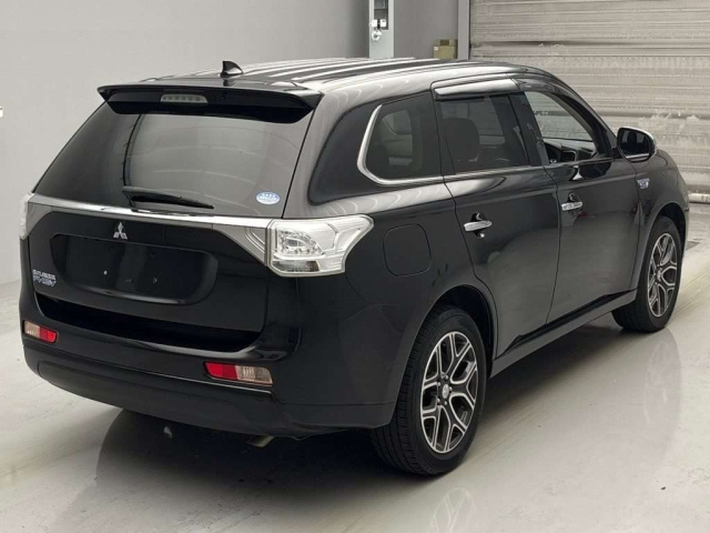 MITSUBISHI OUTLANDER PHEV 2015