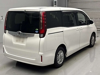 TOYOTA NOAH 2014