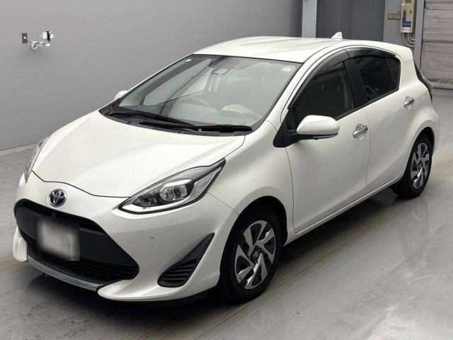 TOYOTA AQUA 2021