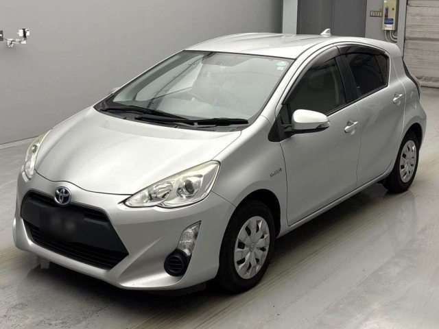 TOYOTA AQUA 2015