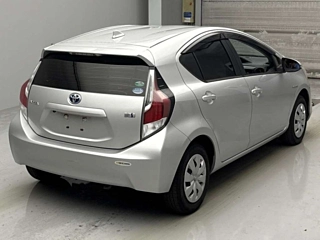 TOYOTA AQUA 2015