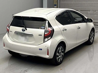 TOYOTA AQUA 2021
