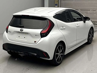 TOYOTA AQUA 2024