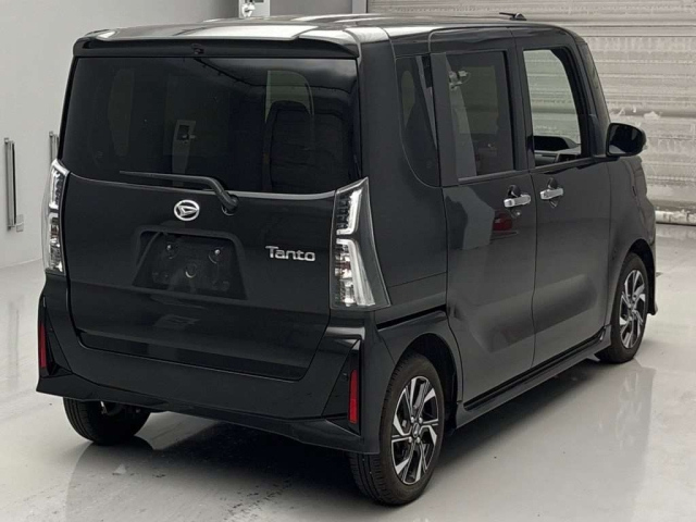 DAIHATSU TANTO 2023