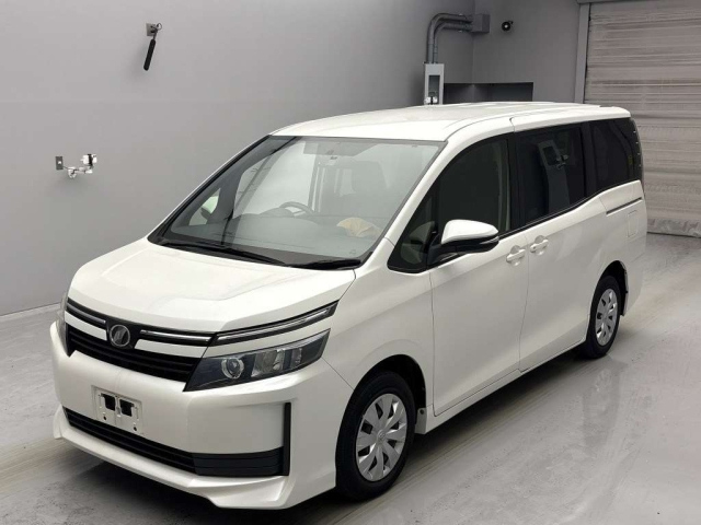 TOYOTA VOXY 2015