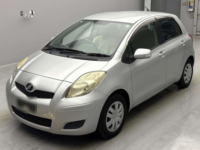 TOYOTA VITZ 2010