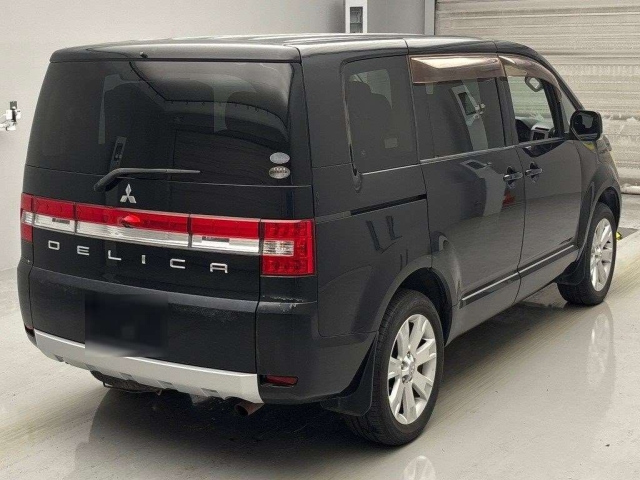 MITSUBISHI DELICA D5 2011