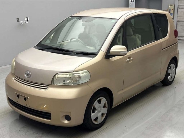 TOYOTA PORTE 2011