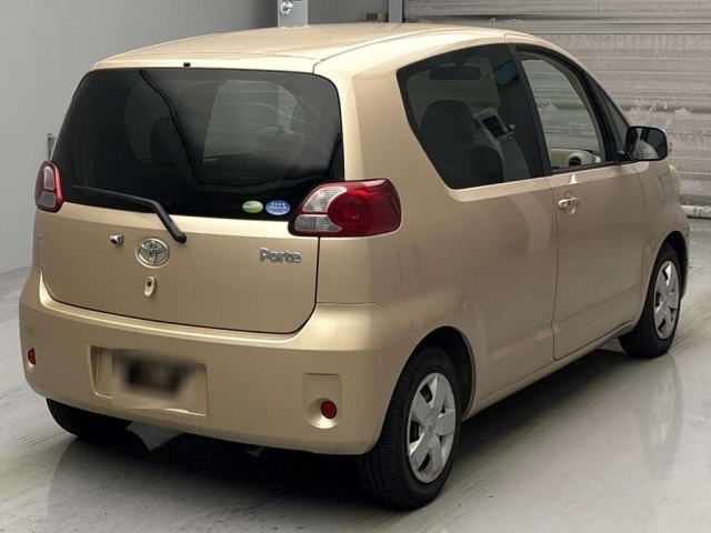 TOYOTA PORTE 2011