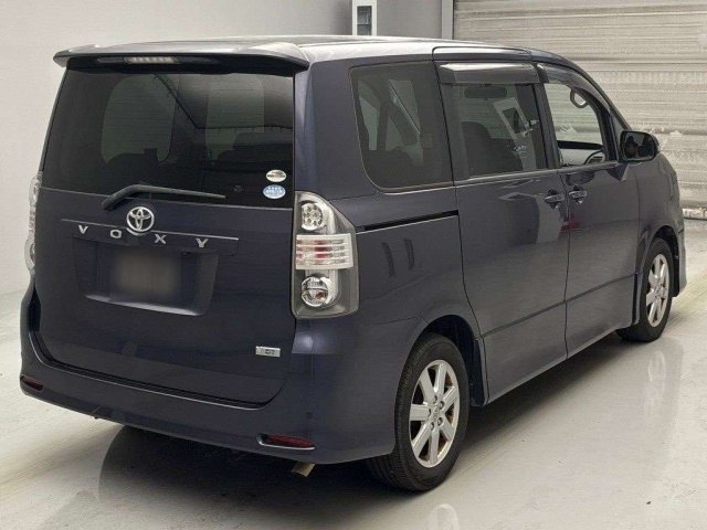 TOYOTA VOXY 2009