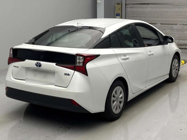 TOYOTA PRIUS 2021