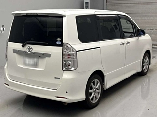 TOYOTA VOXY 2009