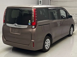 TOYOTA NOAH 2014