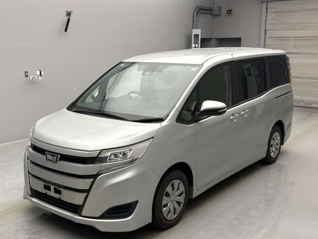 TOYOTA NOAH 2017