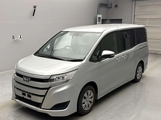 TOYOTA NOAH 2017