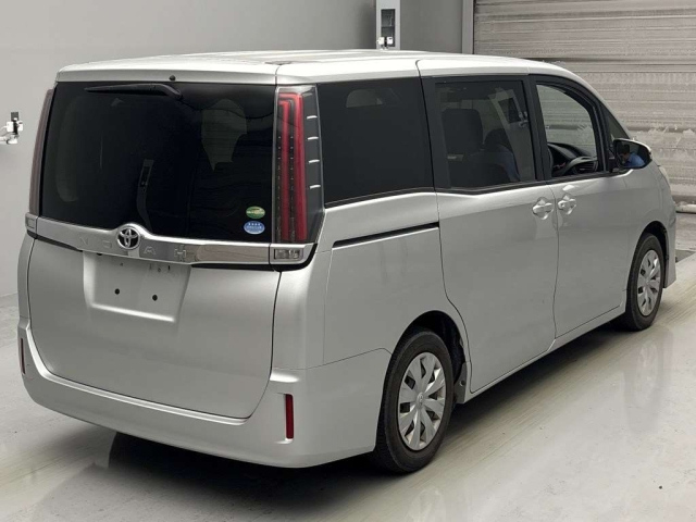 TOYOTA NOAH 2017