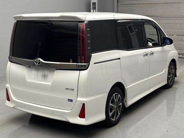 TOYOTA NOAH 2021