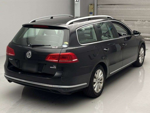 VOLKSWAGEN PASSAT VARIANT 2012