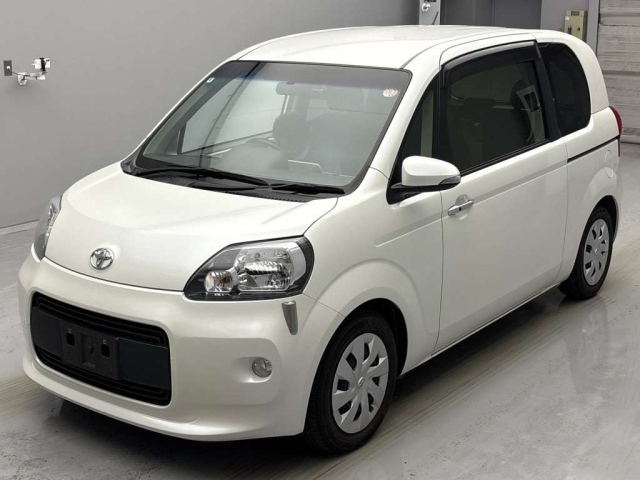 TOYOTA PORTE 2012