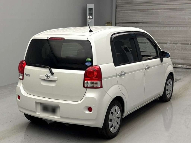 TOYOTA PORTE 2012