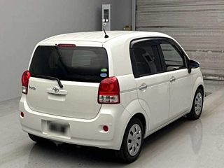 TOYOTA PORTE 2012