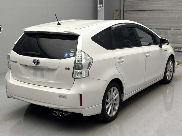 TOYOTA PRIUS ALPHA 2012