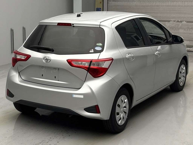 TOYOTA VITZ 2017