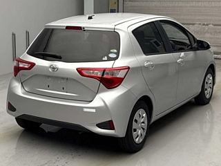 TOYOTA VITZ 2017