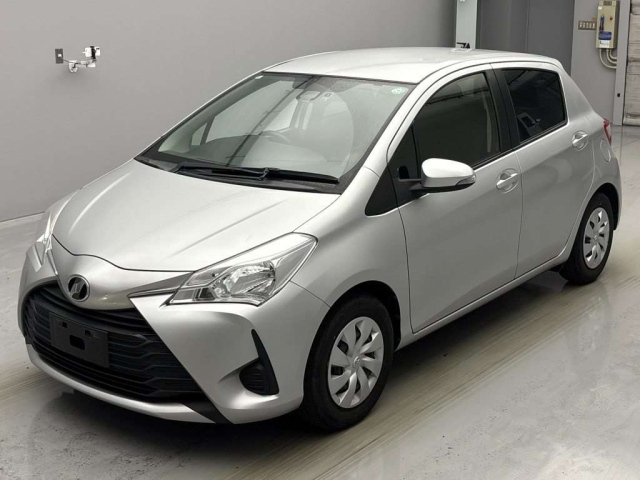 TOYOTA VITZ 2017