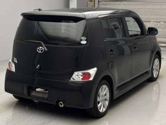 TOYOTA BB 2011