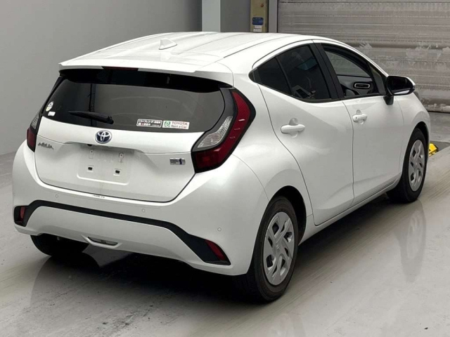 TOYOTA AQUA 2022